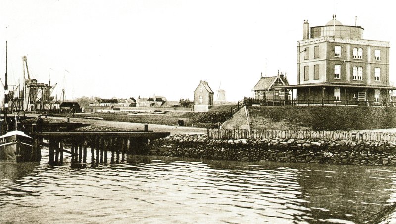 Haven Delfzijl met oude vuurtoren 1910.jpg